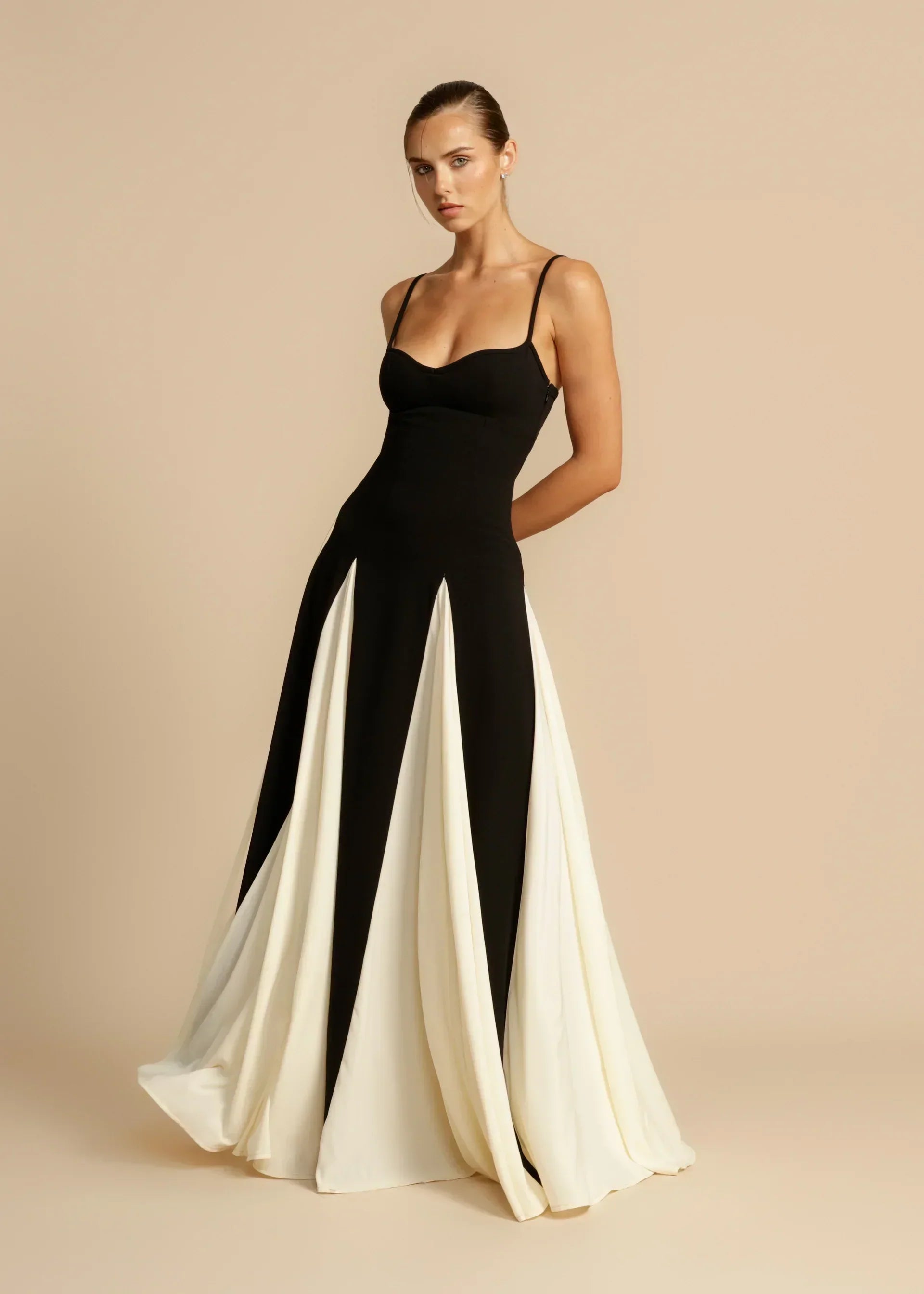Valmere™ | Celia Elegant Contrast Ruffles Maxi Dress