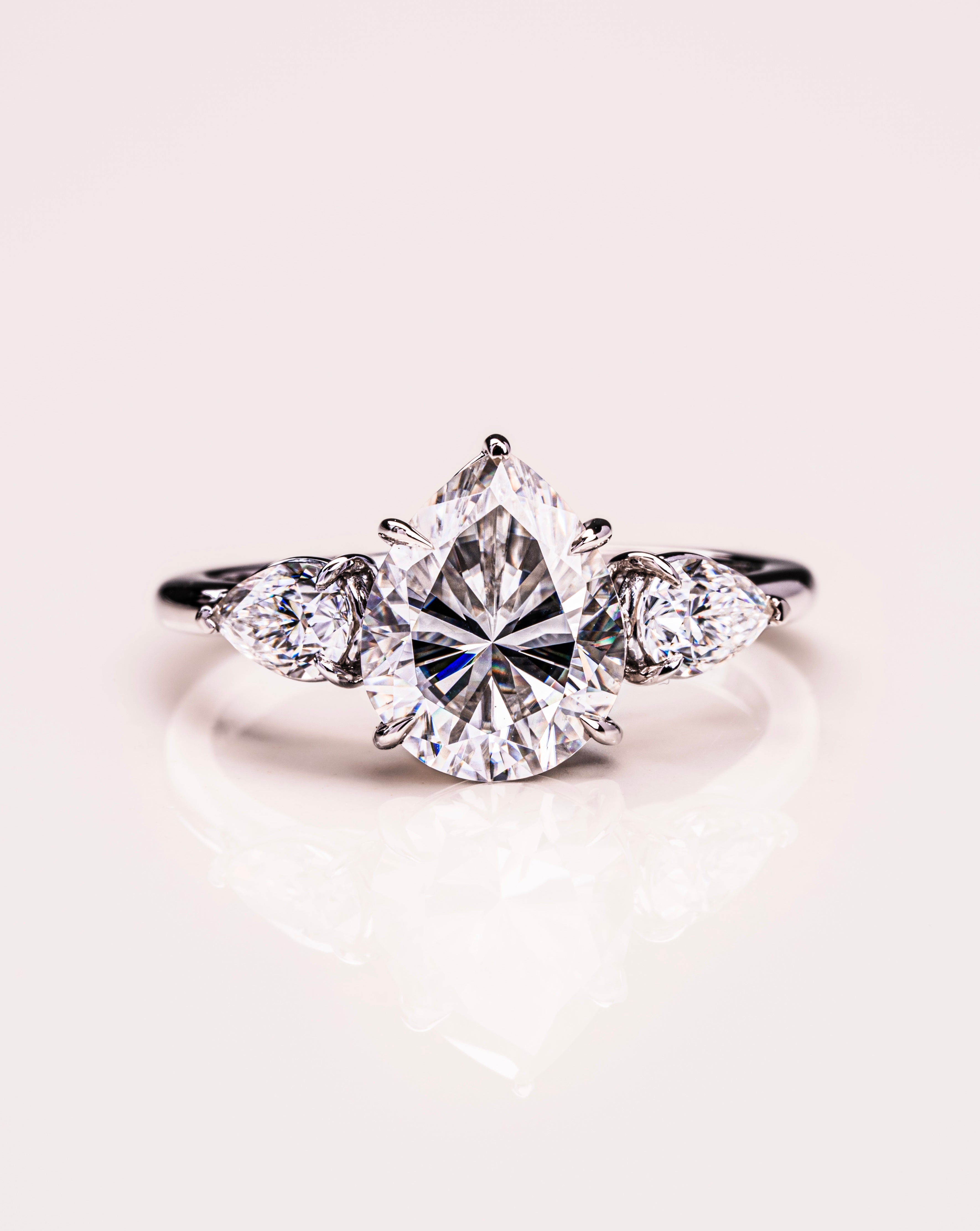 Nicola - Pear | Silver