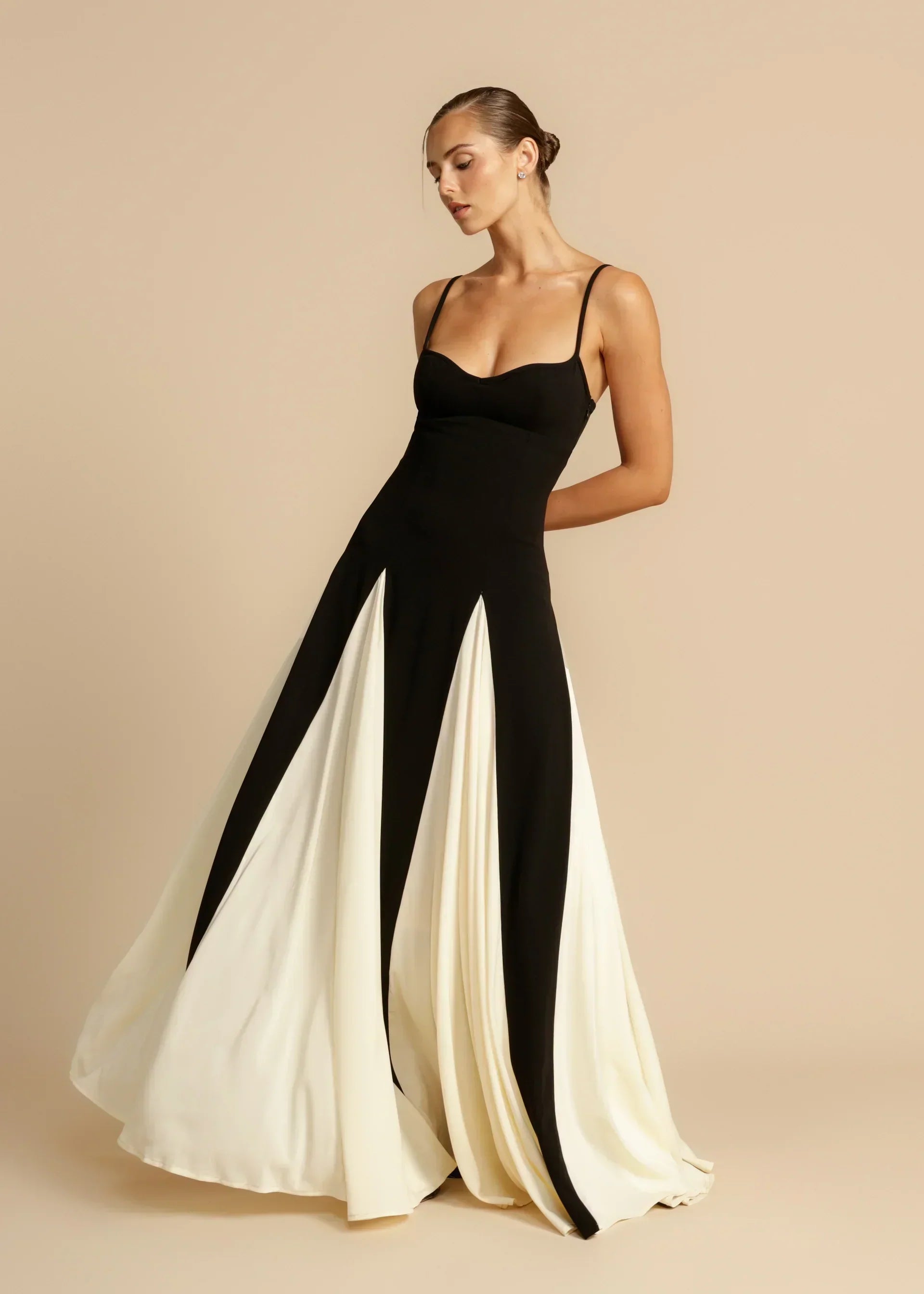 Valmere™ | Celia Elegant Contrast Ruffles Maxi Dress