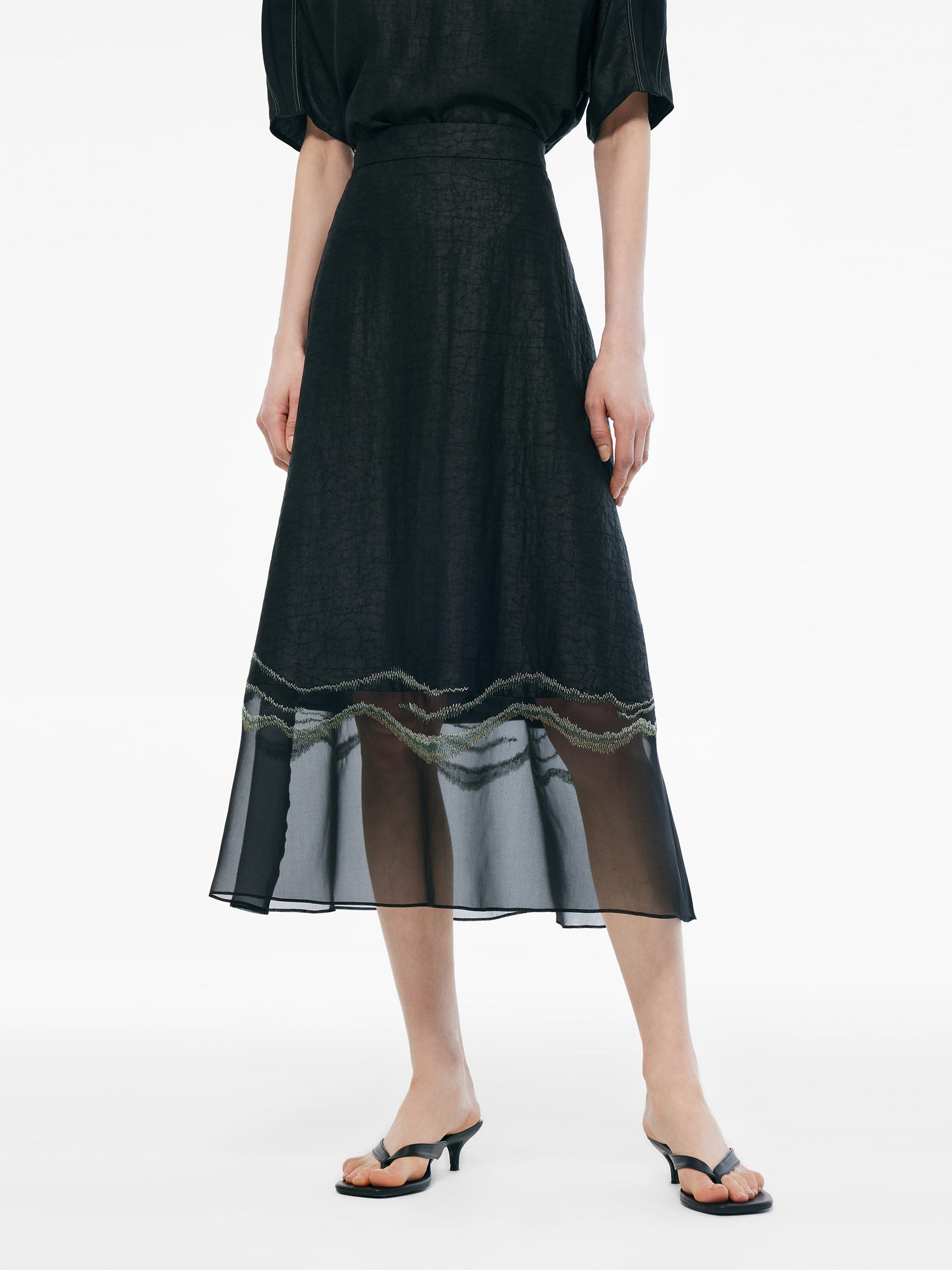 Valmere™ | 18MM Embroidered Skirt