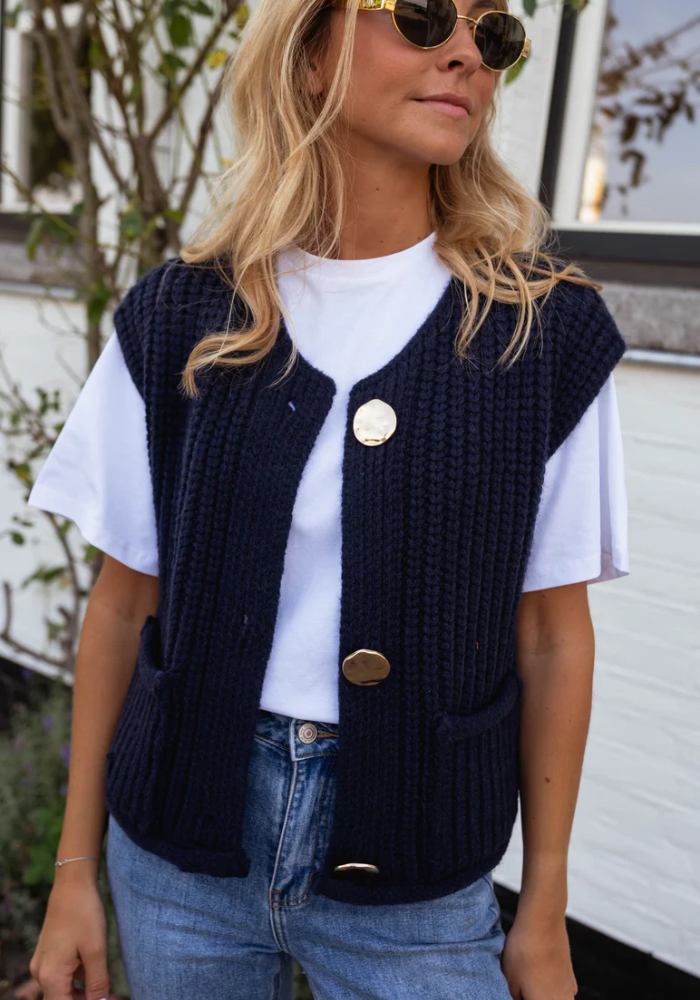 FENJA™ | THE STYLISH LAYERING KNIT WAISTCOAT